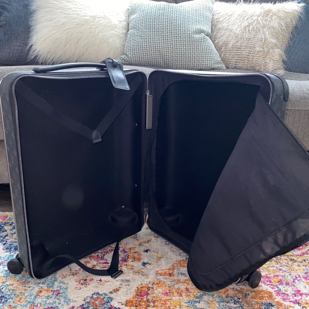 Horizon 55 Hard-sided Luggage - Picture 7 of 8